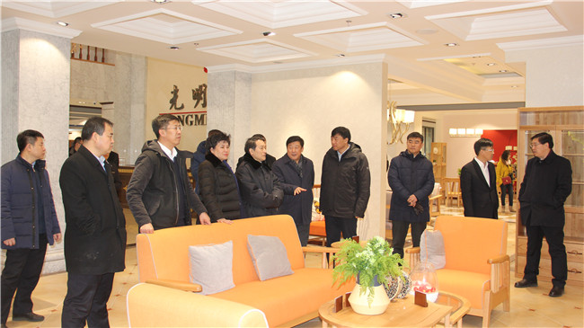 王常松一行到光明集團調(diào)研