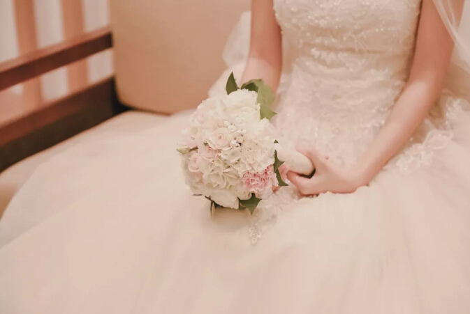 “買套實(shí)木家具，送你個(gè)老婆！你虧不虧？”