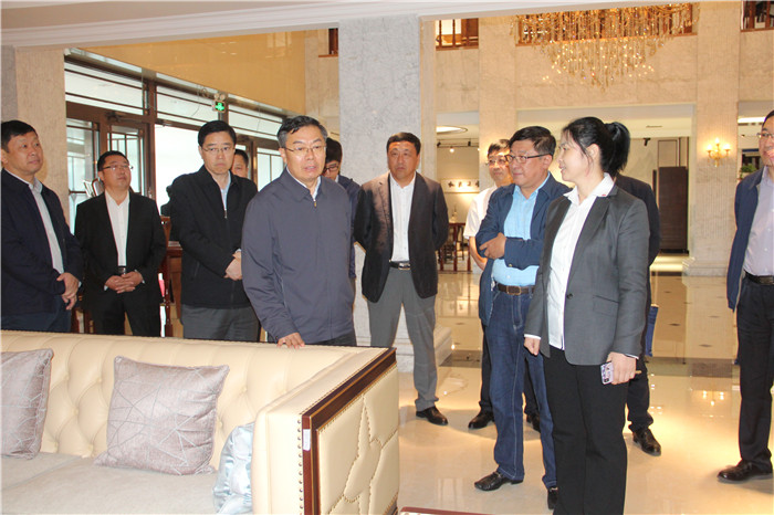 伊春市委書記趙萬山到光明集團(tuán)調(diào)研