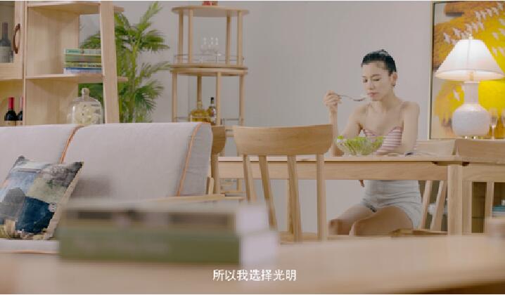 從前到現(xiàn)在，我們對(duì)生活的態(tài)度變了又變，或是從未改變！